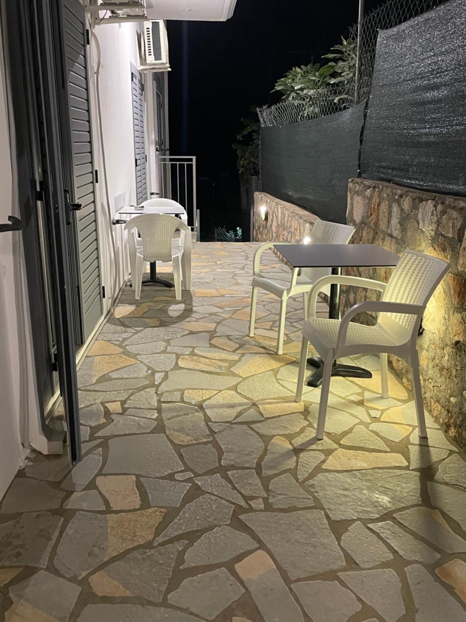 Tasos Rooms Himarë Exterior foto