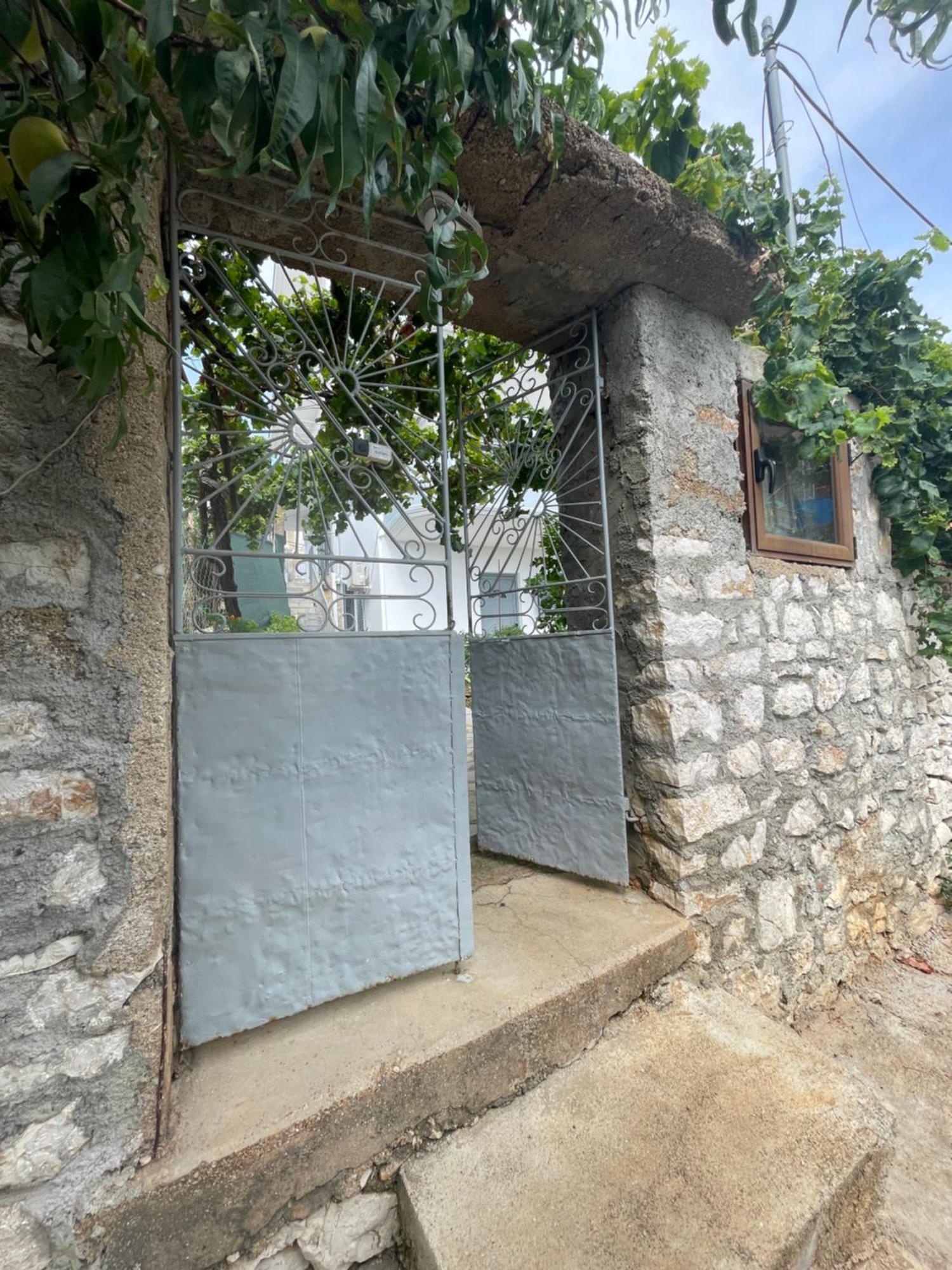 Tasos Rooms Himarë Exterior foto
